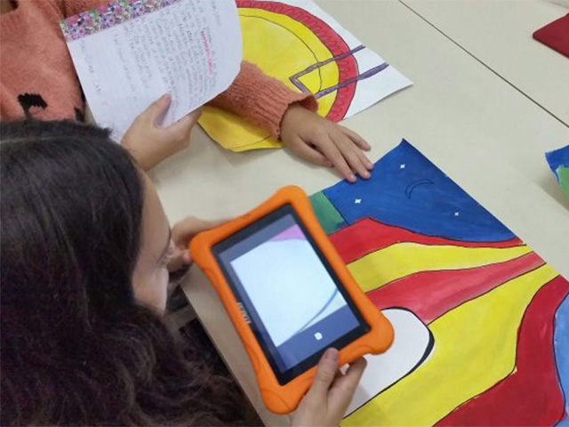 Niños trabajando con stopmotion